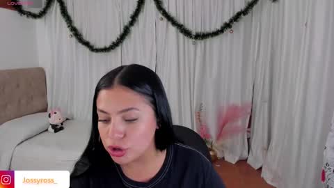 V  I C  T O R I A  online show from 12/11/24, 10:38