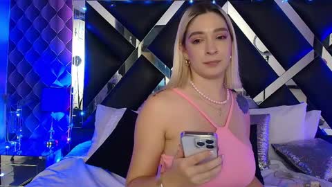 victtoria lee online show from 05/15/26, 11:01