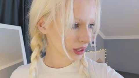 Eva online show from 04/10/26, 12:21