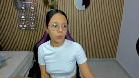 Violet online show from 06/15/26, 06:43