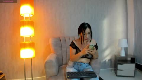 VIOLET  online show from 05/19/26, 08:37