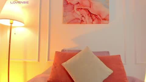 VIOLET MOON online show from 04/11/26, 11:58