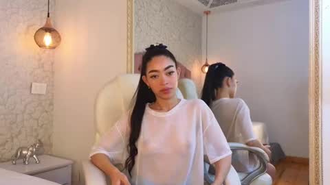 Violet  online show from 11/19/25, 07:36