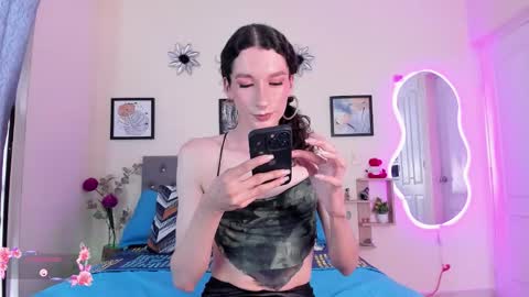 Violet online show from 12/15/25, 09:41