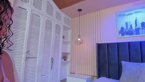 Viiolett online show from 09/18/25, 08:11