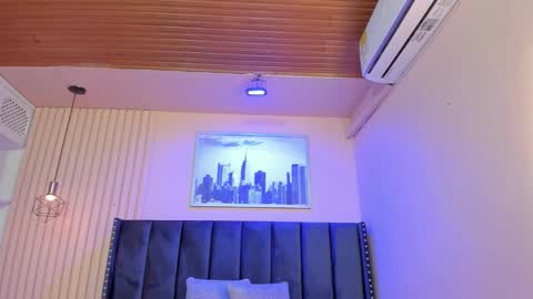 Viiolett online show from 10/31/25, 02:40