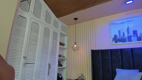 Viiolett online show from 11/19/25, 09:26