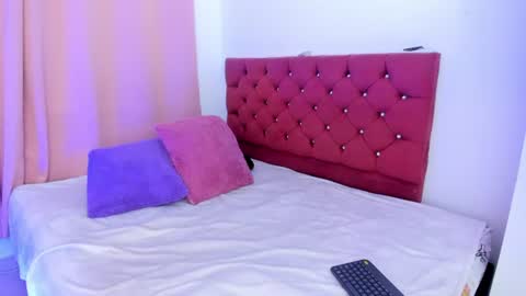 Snapshot of viiolett_lee_ chatting on 07/12/26, 10:45 Violet online show from 07/12/26, 10:45