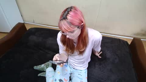 Snapshot of vika_sirnik chatting on 09/19/25, 03:13 Lizochka1337 online show from 09/19/25, 03:13