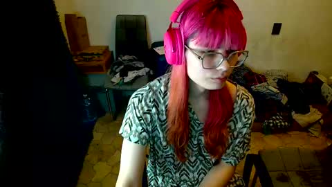 Snapshot of vika_sirnik chatting on 12/19/25, 12:39 Lizochka1337 online show from 12/19/25, 12:39