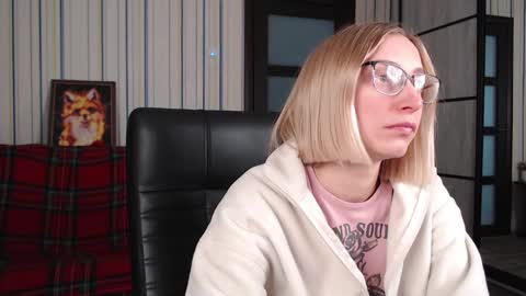 Vika online show from 11/18/25, 07:57