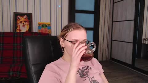 Vika online show from 03/18/26, 06:16