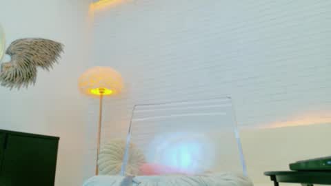 Snapshot of vikafever chatting on 11/12/25, 04:24 vikafever online show from 11/12/25, 04:24