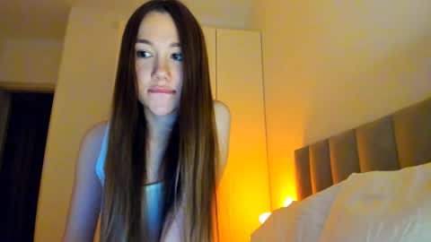 Vika   online show from 11/23/25, 11:15