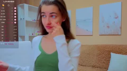 Snapshot of vikiberry chatting on 10/03/25, 10:01 vikiberry online show from 10/03/25, 10:01