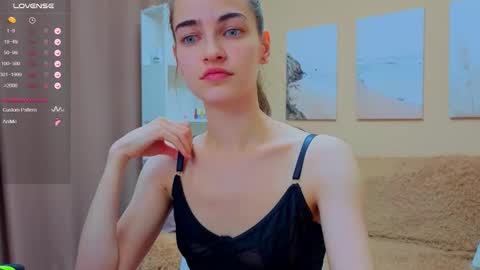 Snapshot of vikiberry chatting on 10/12/25, 04:28 vikiberry online show from 10/12/25, 04:28