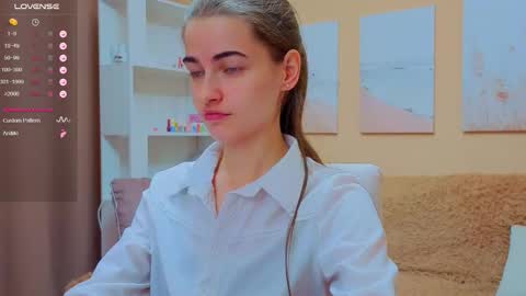 Snapshot of vikiberry chatting on 10/14/25, 10:27 vikiberry online show from 10/14/25, 10:27