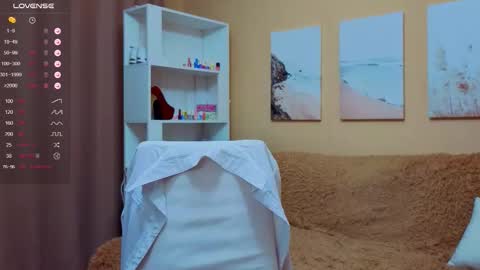 Snapshot of vikiberry chatting on 10/19/25, 04:13 vikiberry online show from 10/19/25, 04:13