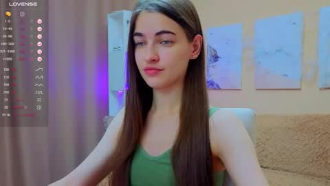 Snapshot of vikiberry chatting on 11/13/25, 10:03 vikiberry online show from 11/13/25, 10:03