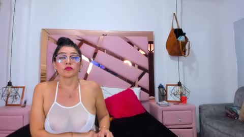 vikiTomson online show from 01/25/25, 03:52