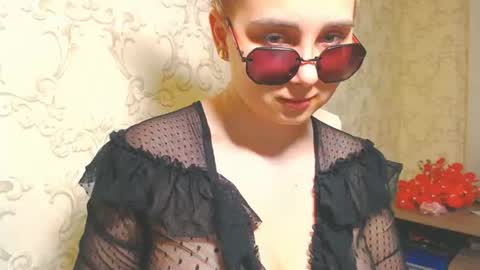 Snapshot of vikiwaitingforyou chatting on 07/12/26, 03:19 Vitoria online show from 07/12/26, 03:19