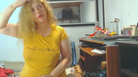 VIKKKTORIAAA online show from 02/15/25, 09:05