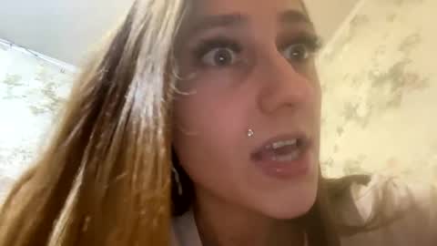 Snapshot of viktoria9898 chatting on 01/02/25, 10:33 Sweett online show from 01/02/25, 10:33