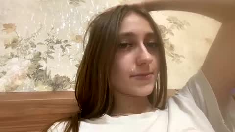 Snapshot of viktoria9898 chatting on 01/04/25, 12:48 Sweett online show from 01/04/25, 12:48