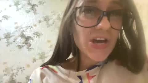 Snapshot of viktoria9898 chatting on 02/23/25, 01:46 Sweett online show from 02/23/25, 01:46