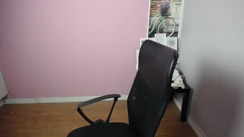 Snapshot of viktoria_lovely chatting on 12/14/24, 12:33 viktoria_lovely online show from 12/14/24, 12:33