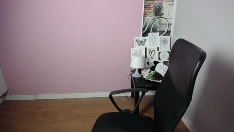 Snapshot of viktoria_lovely chatting on 12/16/24, 10:50 viktoria_lovely online show from 12/16/24, 10:50