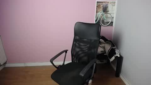 Snapshot of viktoria_lovely chatting on 02/14/25, 05:41 viktoria_lovely online show from 02/14/25, 05:41