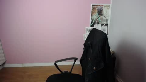 Snapshot of viktoria_lovely chatting on 03/11/25, 09:24 viktoria_lovely online show from 03/11/25, 09:24