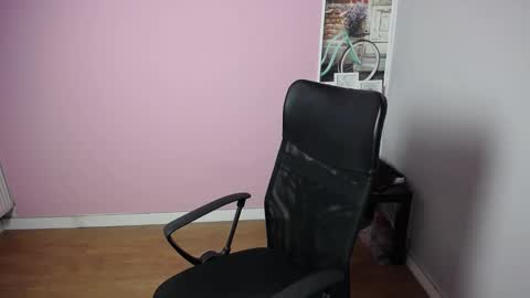 Snapshot of viktoria_lovely chatting on 09/15/25, 06:24 viktoria_lovely online show from 09/15/25, 06:24