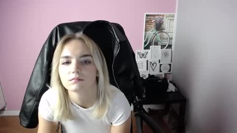 Snapshot of viktoria_lovely chatting on 10/10/25, 10:36 viktoria_lovely online show from 10/10/25, 10:36