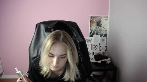 Snapshot of viktoria_lovely chatting on 10/15/25, 08:58 viktoria_lovely online show from 10/15/25, 08:58