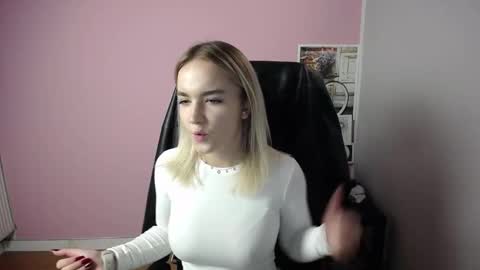 Snapshot of viktoria_lovely chatting on 10/21/25, 08:59 viktoria_lovely online show from 10/21/25, 08:59