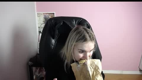 Snapshot of viktoria_lovely chatting on 02/10/26, 06:50 viktoria_lovely online show from 02/10/26, 06:50