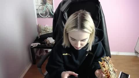 viktoria_lovely online show from 03/26/26, 08:53