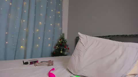 Vina online show from 12/24/24, 06:06