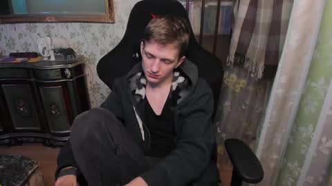 Snapshot of vince__dice chatting on 01/17/25, 09:28 Dimoooooon online show from 01/17/25, 09:28