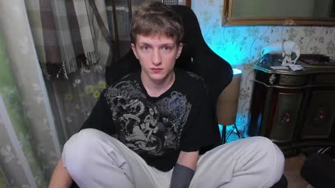 Snapshot of vince__dice chatting on 02/08/25, 01:32 Dimoooooon online show from 02/08/25, 01:32