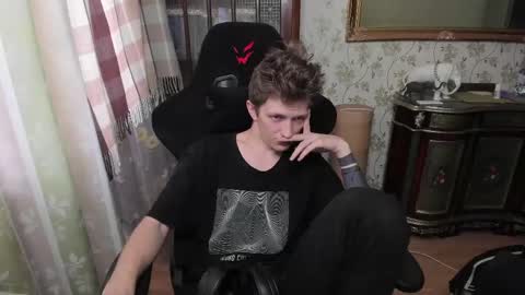 Snapshot of vince__dice chatting on 02/14/25, 12:36 Dimoooooon online show from 02/14/25, 12:36