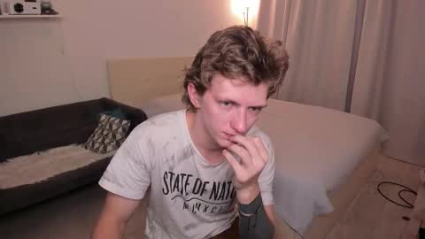 Snapshot of vince__dice chatting on 10/03/25, 03:25 Dimoooooon online show from 10/03/25, 03:25