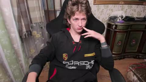 Snapshot of vince__dice chatting on 12/04/25, 10:35 Dimoooooon online show from 12/04/25, 10:35