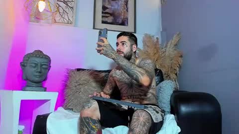 Snapshot of vincentsartori chatting on 04/05/26, 08:06 Vincent Sartori online show from 04/05/26, 08:06