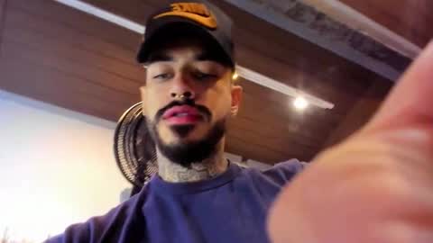 Snapshot of vinzenzrizzo chatting on 10/28/25, 03:43 ---Vinzen--- online show from 10/28/25, 03:43