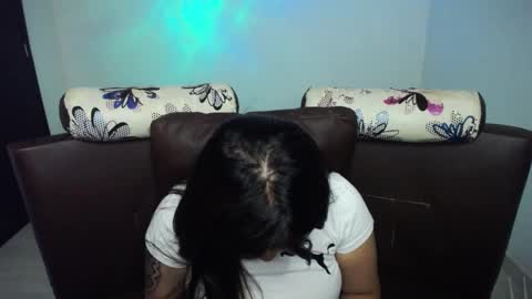 Snapshot of vio_let_ chatting on 12/16/24, 03:40 Daniela online show from 12/16/24, 03:40