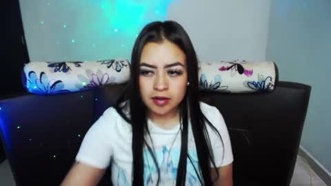 Snapshot of vio_let_ chatting on 12/28/24, 01:49 Daniela online show from 12/28/24, 01:49