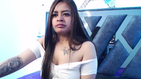 Snapshot of vio_let_ chatting on 01/18/25, 05:15 Daniela online show from 01/18/25, 05:15